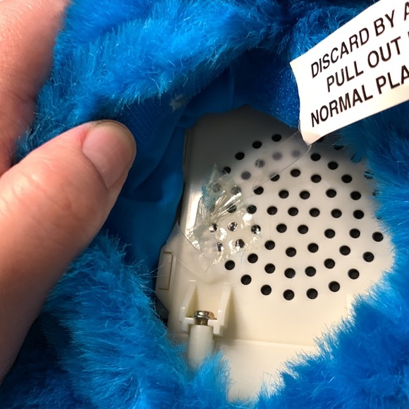 NEW out of Box Vintage 90sTickle Me Cookie Monster Demo-Mode Tag still Attached - Picture 11 of 12